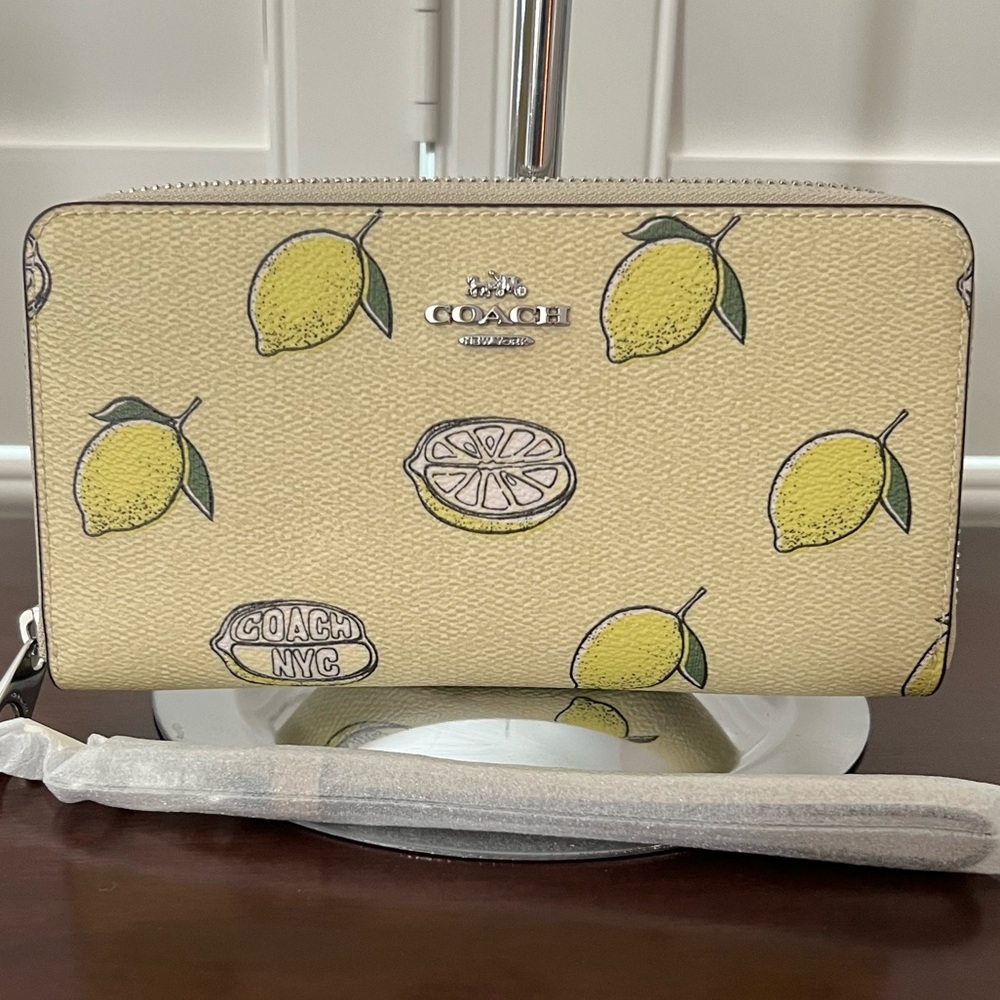 Coach CAO91 Lemon Print Long Zip Wallet! New with Tags. Sold Out at Outlets.